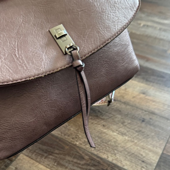 Sam & Hadley Elegant lavender Mauve Leather Shoulder Bag - Picture 3 of 7